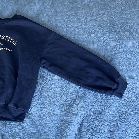 Crewneck - Picture 2 of 3